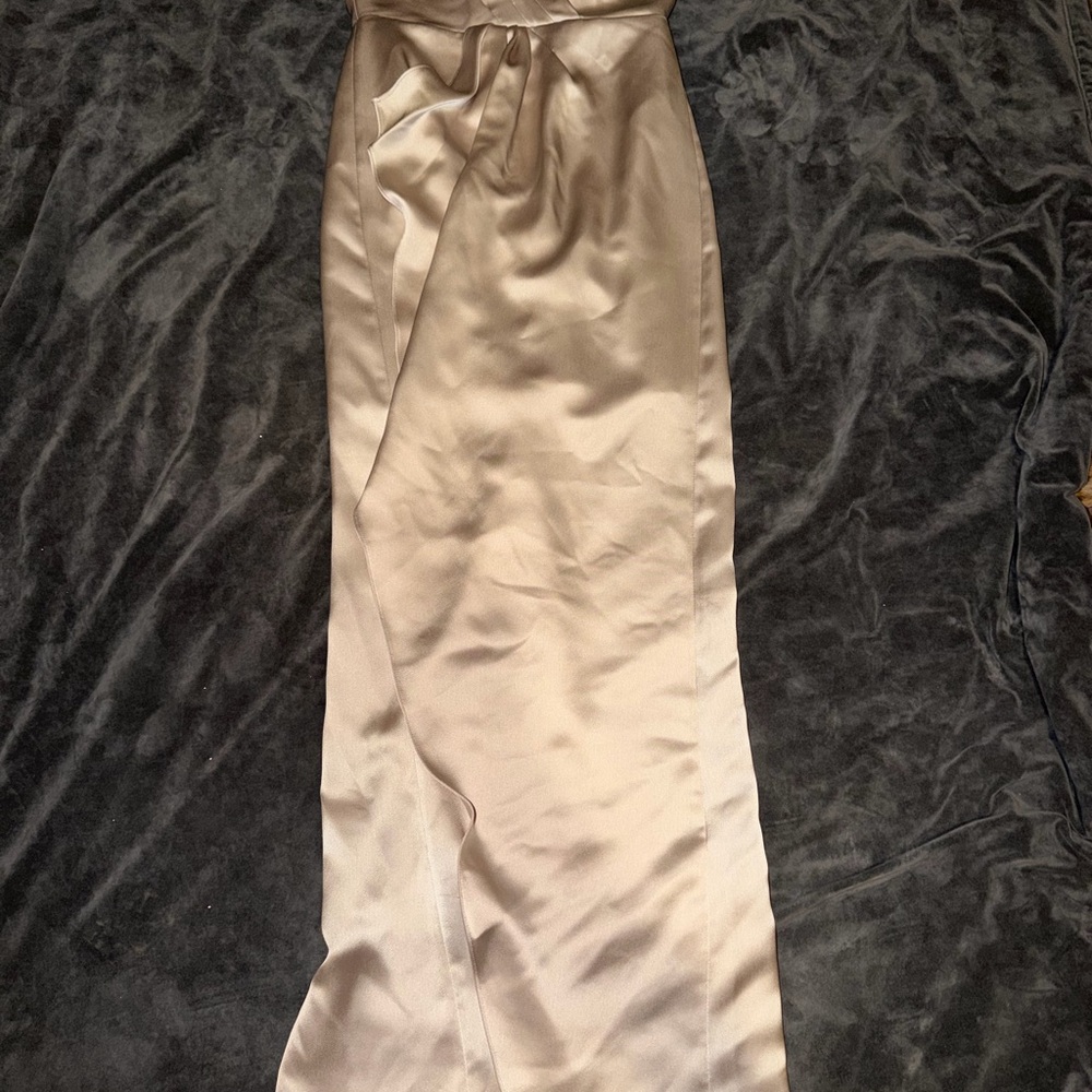 Gianni Bini Champagne Colored, Silk-Like, Long Formal/Prom Dress Size 2 W/ Slit